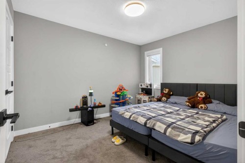 66 Belmont Manor Sw, Calgary, AB - Indoor Photo Showing Bedroom