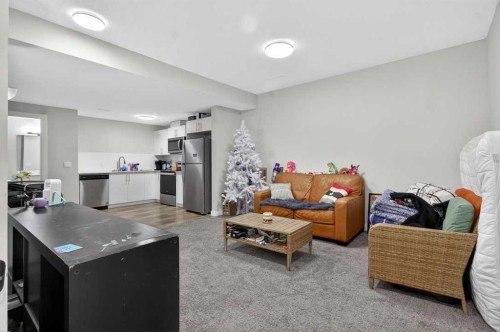 66 Belmont Manor Sw, Calgary, AB - Indoor Photo Showing Living Room