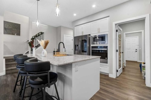 66 Belmont Manor Sw, Calgary, AB - Indoor Photo Showing Kitchen With Upgraded Kitchen