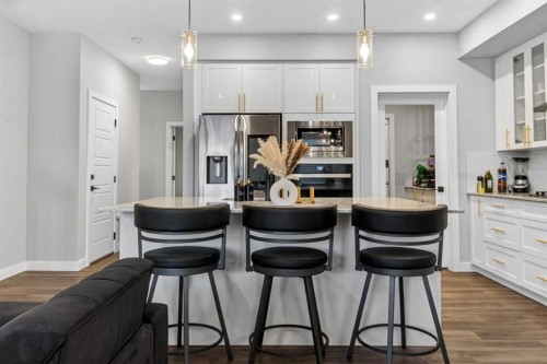 66 Belmont Manor Sw, Calgary, AB - Indoor Photo Showing Kitchen With Upgraded Kitchen