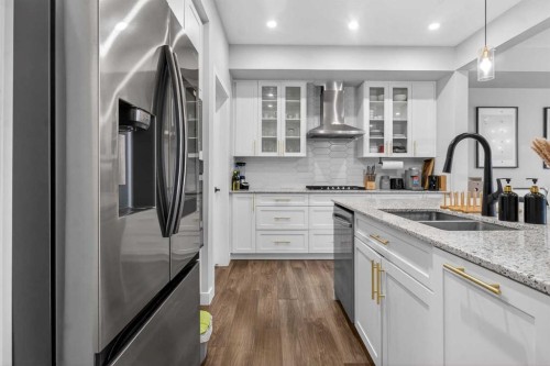 66 Belmont Manor Sw, Calgary, AB - Indoor Photo Showing Kitchen With Double Sink With Upgraded Kitchen