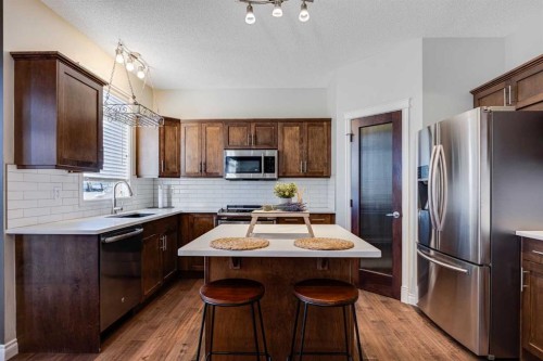 521 Westmount Close, Okotoks, AB - Indoor Photo Showing Kitchen