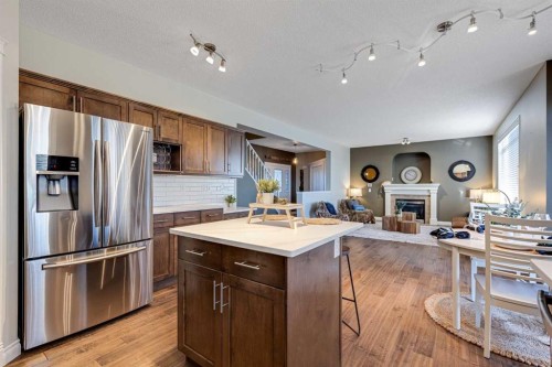 521 Westmount Close, Okotoks, AB - Indoor Photo Showing Kitchen
