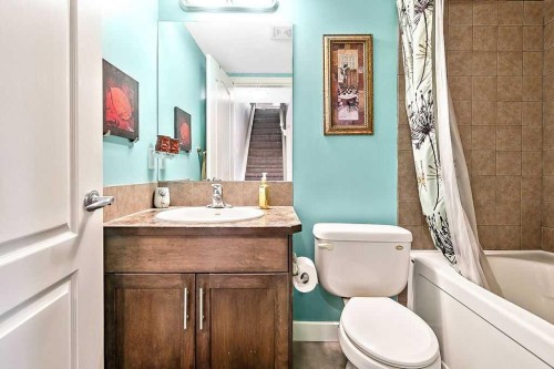 521 Westmount Close, Okotoks, AB - Indoor Photo Showing Bathroom