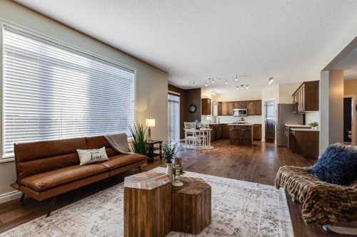 521 Westmount Close, Okotoks, AB - Indoor Photo Showing Living Room