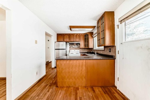 203 Falwood Way Ne, Calgary, AB - Indoor Photo Showing Kitchen