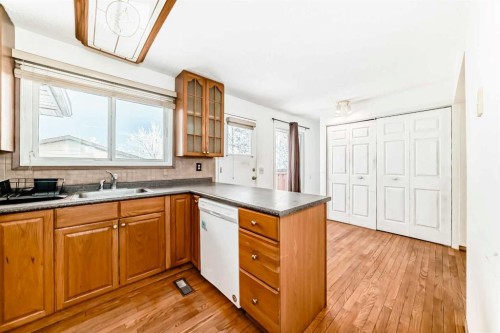 203 Falwood Way Ne, Calgary, AB - Indoor Photo Showing Kitchen