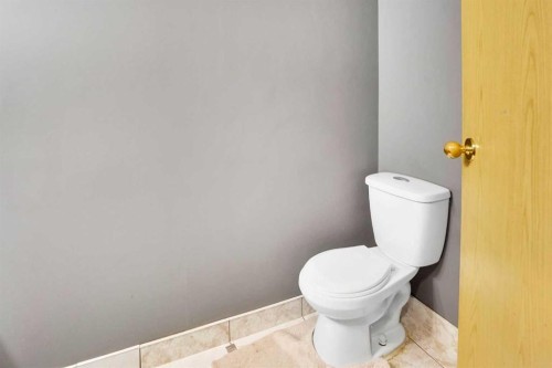 6934 Laguna Way Ne, Calgary, AB - Indoor Photo Showing Bathroom