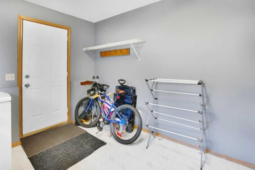 6934 Laguna Way Ne, Calgary, AB - Indoor Photo Showing Garage