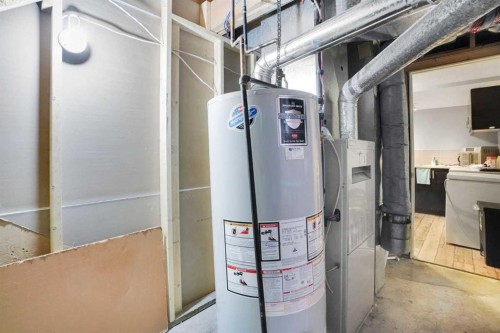 6934 Laguna Way Ne, Calgary, AB - Indoor Photo Showing Other Room