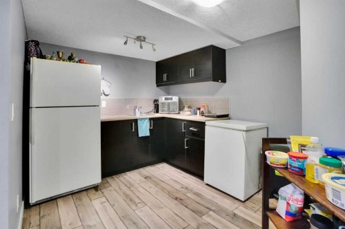 6934 Laguna Way Ne, Calgary, AB - Indoor Photo Showing Kitchen