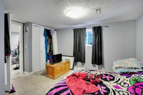 6934 Laguna Way Ne, Calgary, AB - Indoor Photo Showing Bedroom