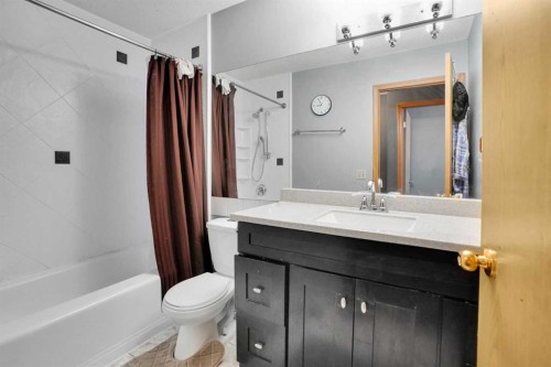 6934 Laguna Way Ne, Calgary, AB - Indoor Photo Showing Bathroom