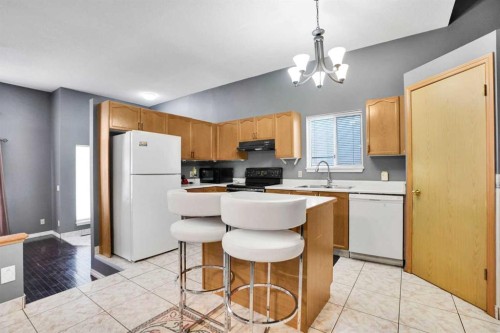 6934 Laguna Way Ne, Calgary, AB - Indoor Photo Showing Kitchen