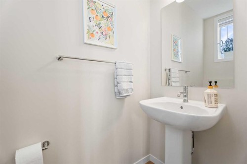 160 Copperleaf Way Se, Calgary, AB - Indoor Photo Showing Bathroom
