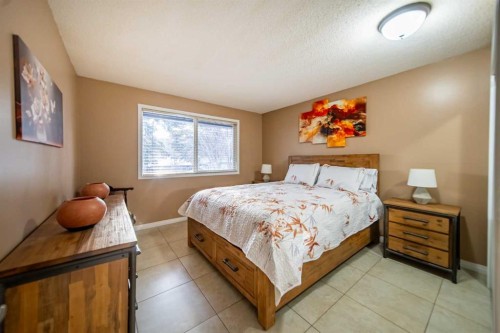 959 Ranchview Crescent Nw, Calgary, AB - Indoor Photo Showing Bedroom
