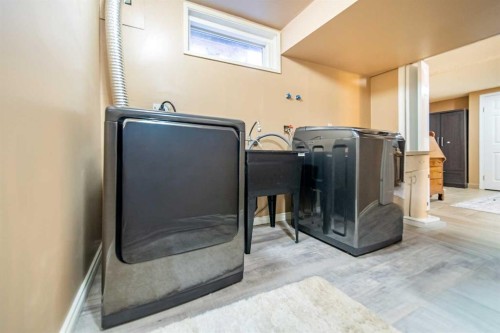 959 Ranchview Crescent Nw, Calgary, AB - Indoor Photo Showing Laundry Room