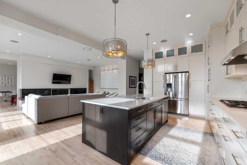 226 Mahogany Bay Se, Calgary, AB - Indoor Photo Showing Kitchen With Upgraded Kitchen