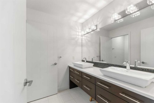 226 Mahogany Bay Se, Calgary, AB - Indoor Photo Showing Bathroom