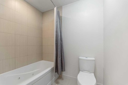 226 Mahogany Bay Se, Calgary, AB - Indoor Photo Showing Bathroom