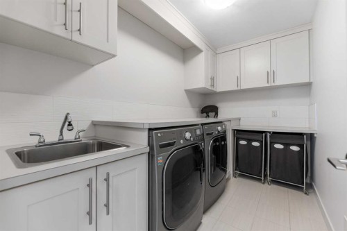 226 Mahogany Bay Se, Calgary, AB - Indoor Photo Showing Laundry Room