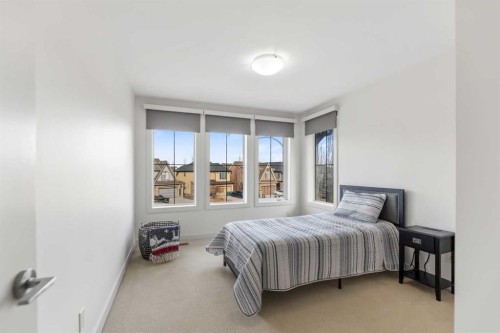 226 Mahogany Bay Se, Calgary, AB - Indoor Photo Showing Bedroom