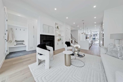 5007 21 Avenue Nw, Calgary, AB - Indoor Photo Showing Other Room