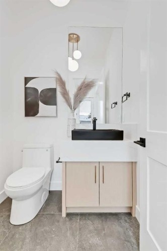 5007 21 Avenue Nw, Calgary, AB - Indoor Photo Showing Bathroom