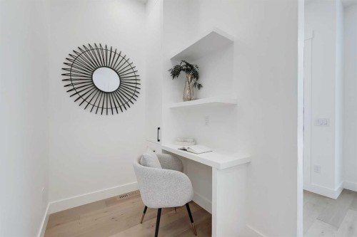 5007 21 Avenue Nw, Calgary, AB - Indoor Photo Showing Other Room