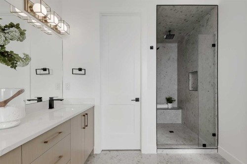 5007 21 Avenue Nw, Calgary, AB - Indoor