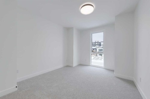 5007 21 Avenue Nw, Calgary, AB - Indoor Photo Showing Other Room