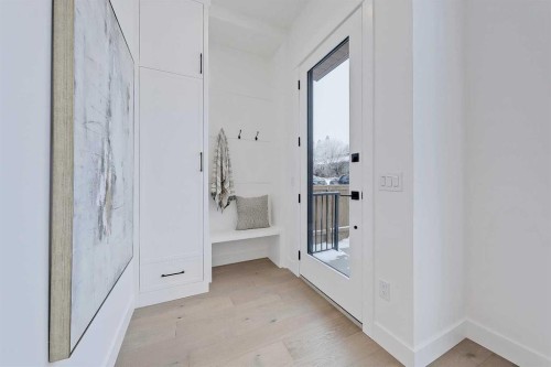 5007 21 Avenue Nw, Calgary, AB - Indoor