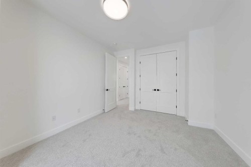 5007 21 Avenue Nw, Calgary, AB - Indoor Photo Showing Other Room