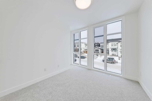 5007 21 Avenue Nw, Calgary, AB - Indoor Photo Showing Other Room