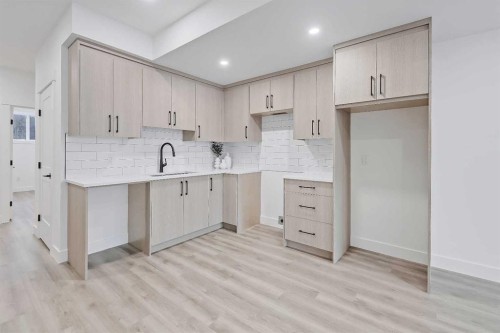 5007 21 Avenue Nw, Calgary, AB - Indoor Photo Showing Kitchen