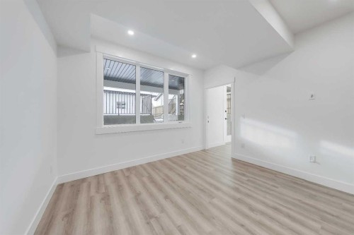 5007 21 Avenue Nw, Calgary, AB - Indoor Photo Showing Other Room