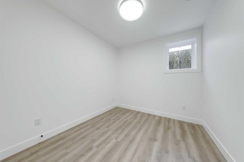 5007 21 Avenue Nw, Calgary, AB - Indoor Photo Showing Other Room