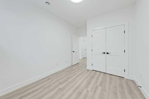 5007 21 Avenue Nw, Calgary, AB - Indoor Photo Showing Other Room