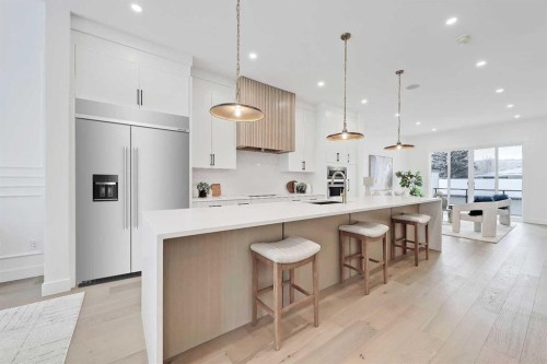 5007 21 Avenue Nw, Calgary, AB - Indoor Photo Showing Kitchen With Upgraded Kitchen