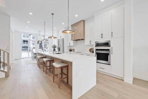 5007 21 Avenue Nw, Calgary, AB - Indoor Photo Showing Kitchen With Upgraded Kitchen