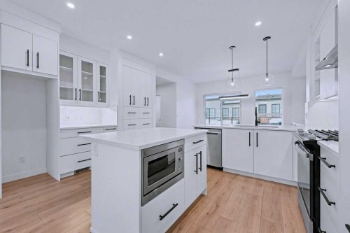 254-7820 Spring Willow Drive Sw, Calgary, AB - Indoor Photo Showing Kitchen With Upgraded Kitchen