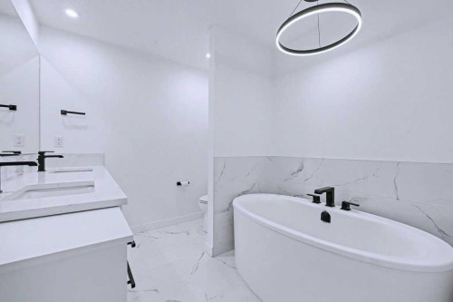 254-7820 Spring Willow Drive Sw, Calgary, AB - Indoor Photo Showing Bathroom