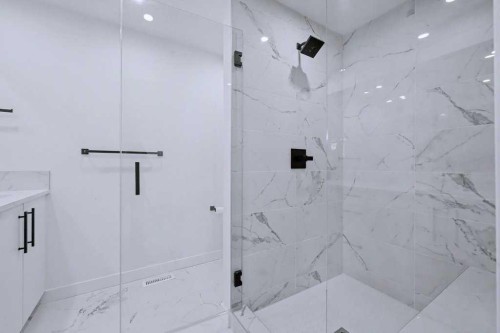 254-7820 Spring Willow Drive Sw, Calgary, AB - Indoor Photo Showing Bathroom