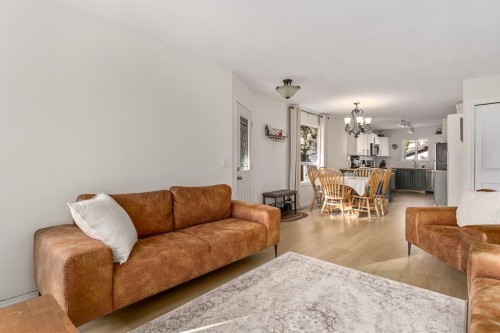 17 Aster Place Se, Airdrie, AB 