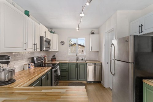 17 Aster Place Se, Airdrie, AB 