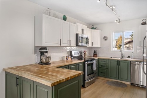 17 Aster Place Se, Airdrie, AB 