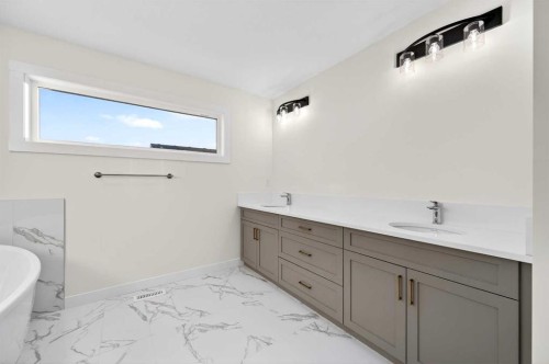 29 Rowmont Common Nw, Calgary, AB - Indoor Photo Showing Bathroom