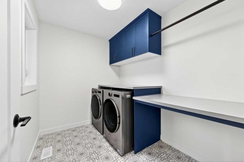 29 Rowmont Common Nw, Calgary, AB - Indoor Photo Showing Laundry Room