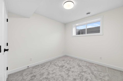 29 Rowmont Common Nw, Calgary, AB - Indoor Photo Showing Other Room