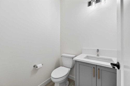 29 Rowmont Common Nw, Calgary, AB - Indoor Photo Showing Bathroom